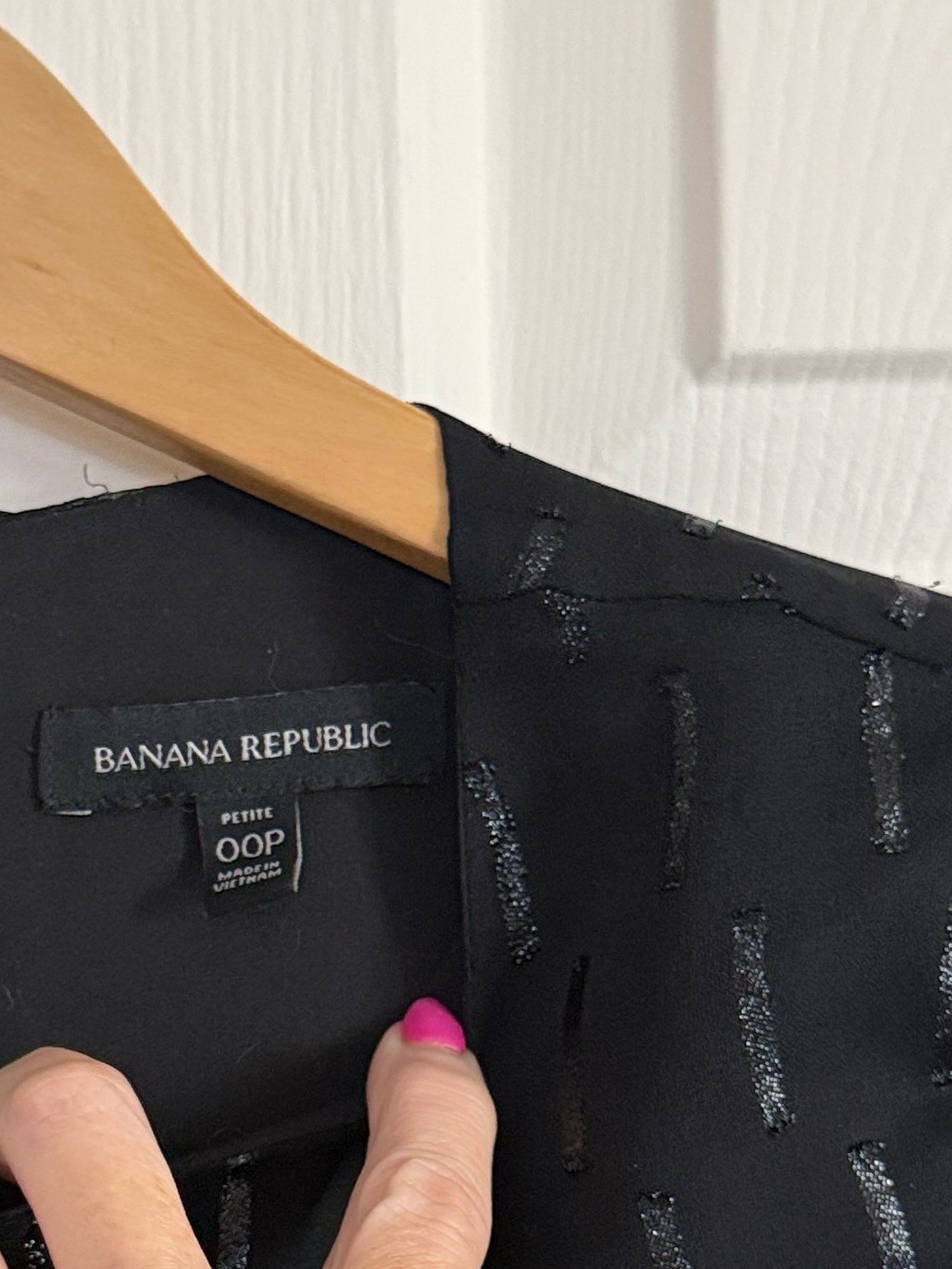 Banana Republic Ruffle Cuff Shift Dress in Black with Metallic Size 00P - Picture 6 of 6